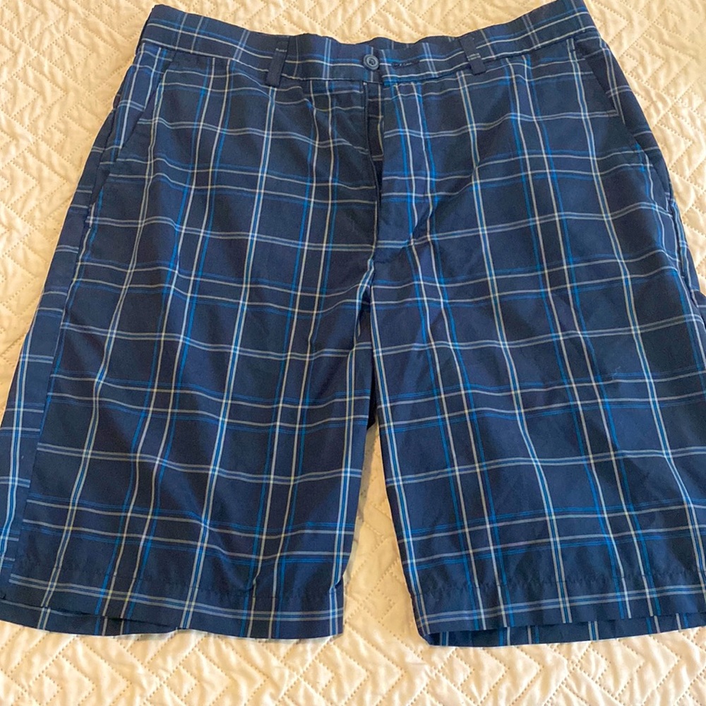 men’s golf shorts